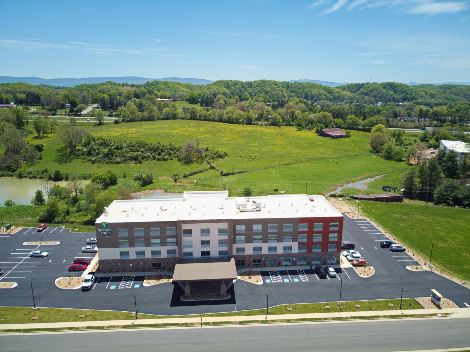 Holiday Inn Express & Suites - Abingdon, An Ihg Hotel Exterior photo