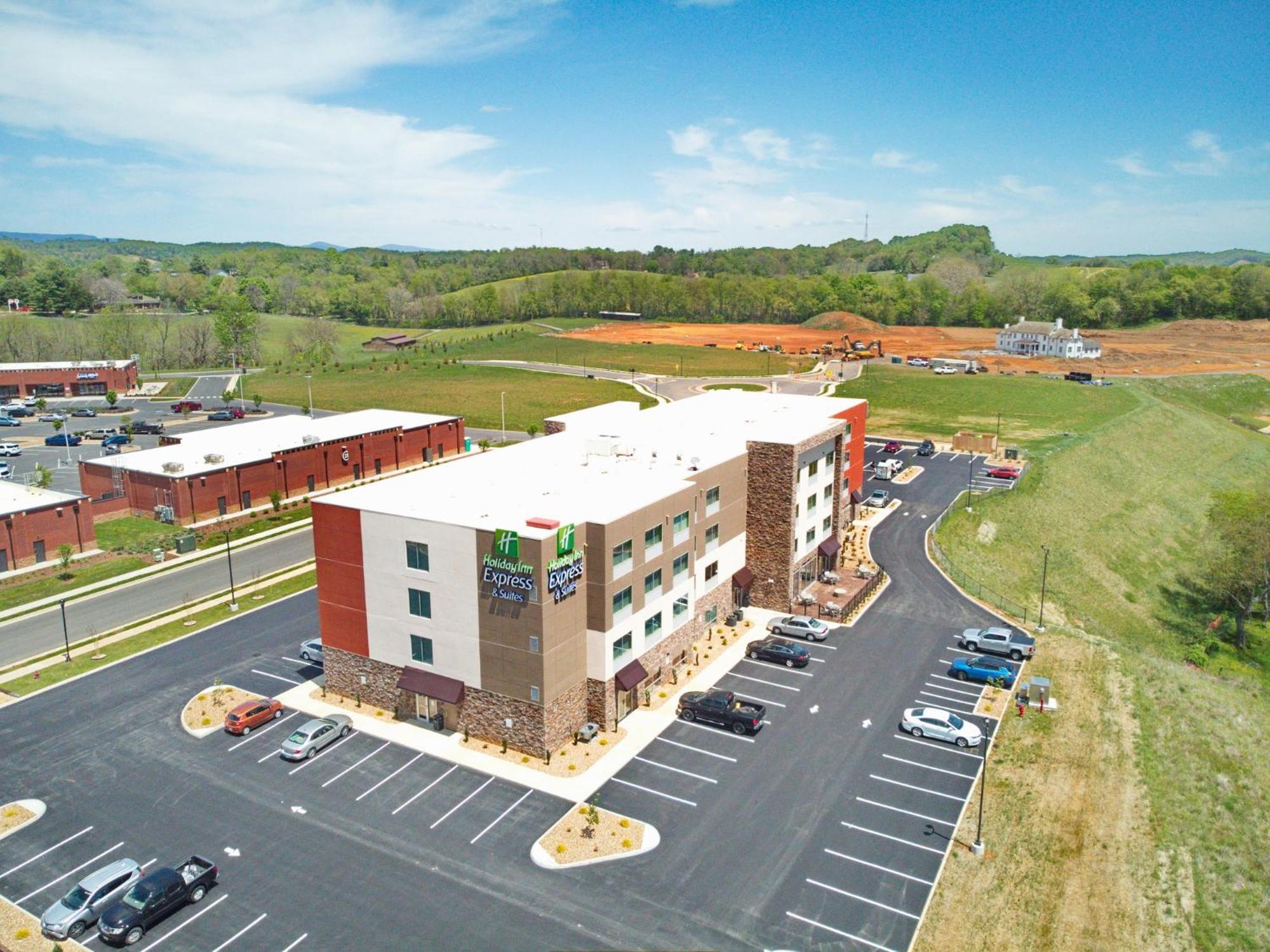 Holiday Inn Express & Suites - Abingdon, An Ihg Hotel Exterior photo