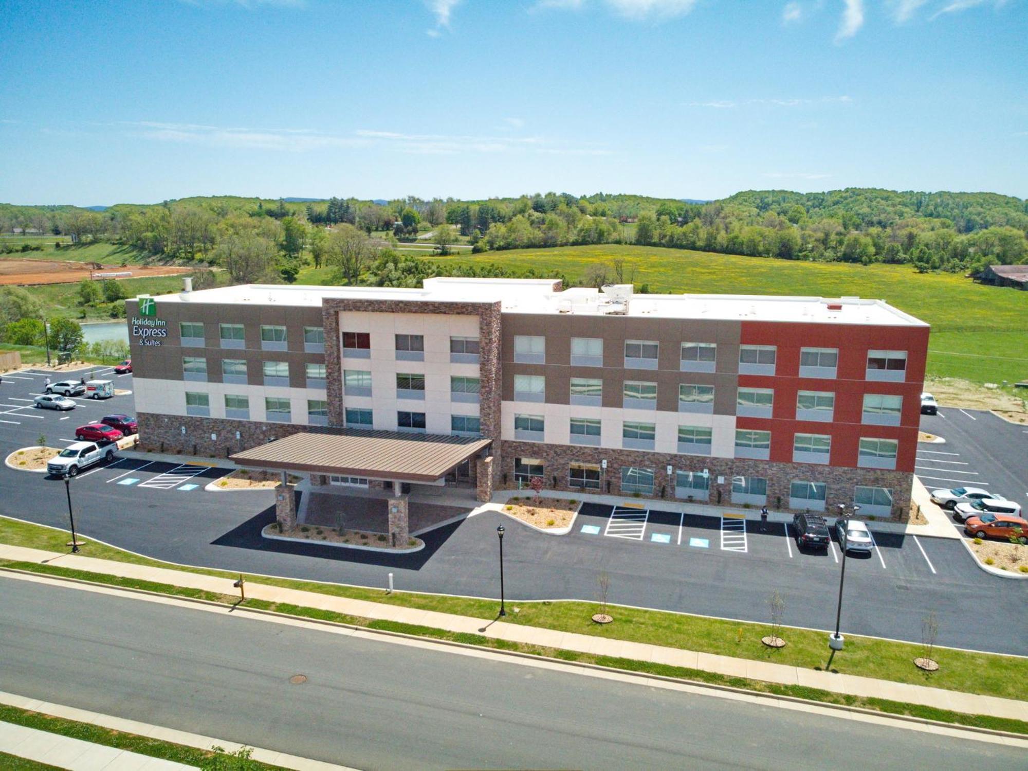 Holiday Inn Express & Suites - Abingdon, An Ihg Hotel Exterior photo