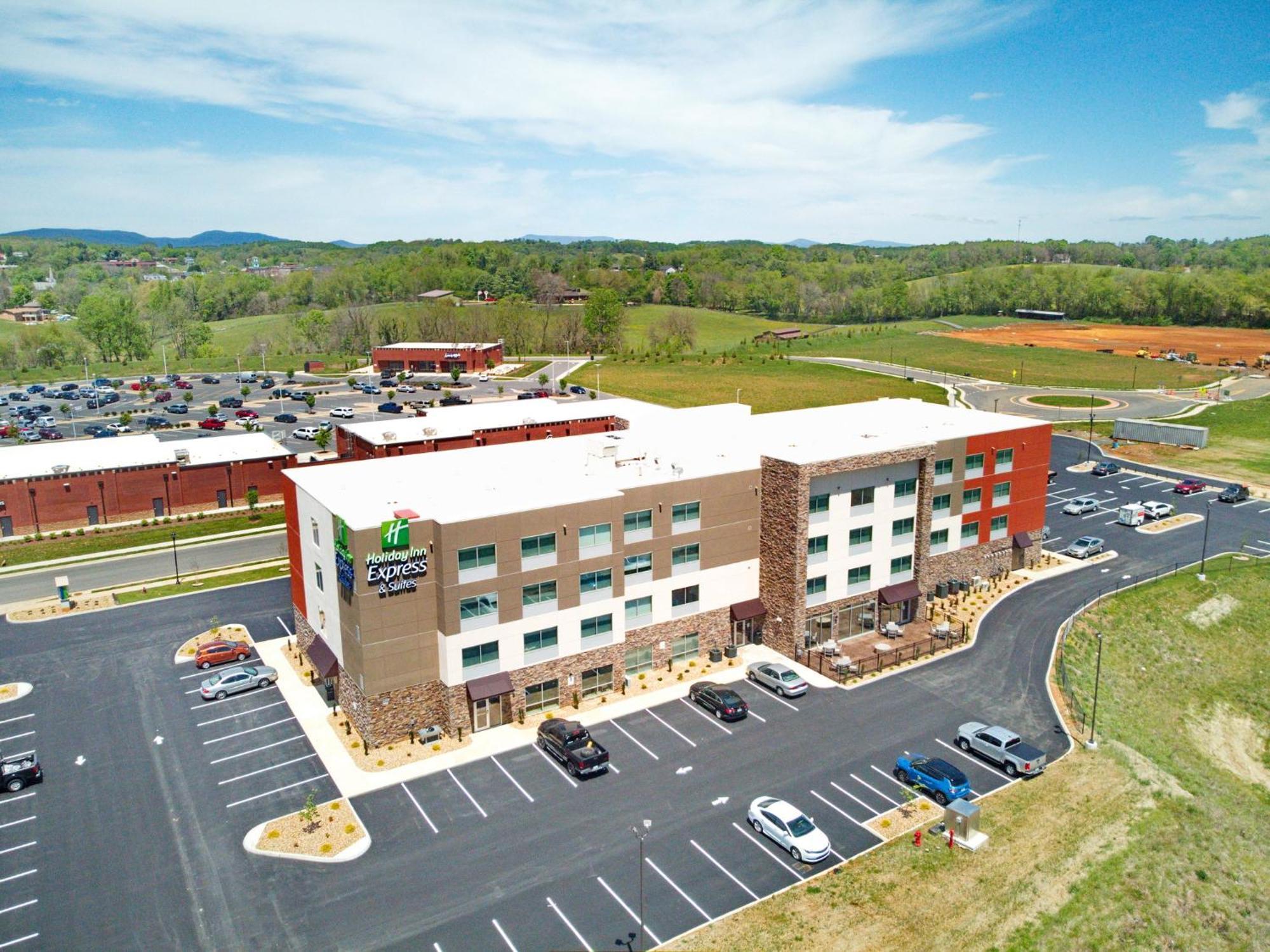 Holiday Inn Express & Suites - Abingdon, An Ihg Hotel Exterior photo